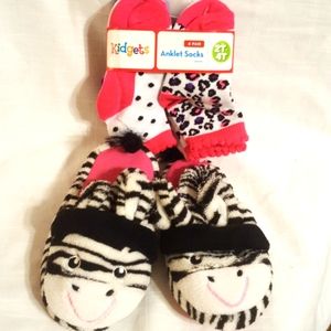 🤑Girl's Toddler Size 7/8 Slippers and 2T/4T Socks🤑